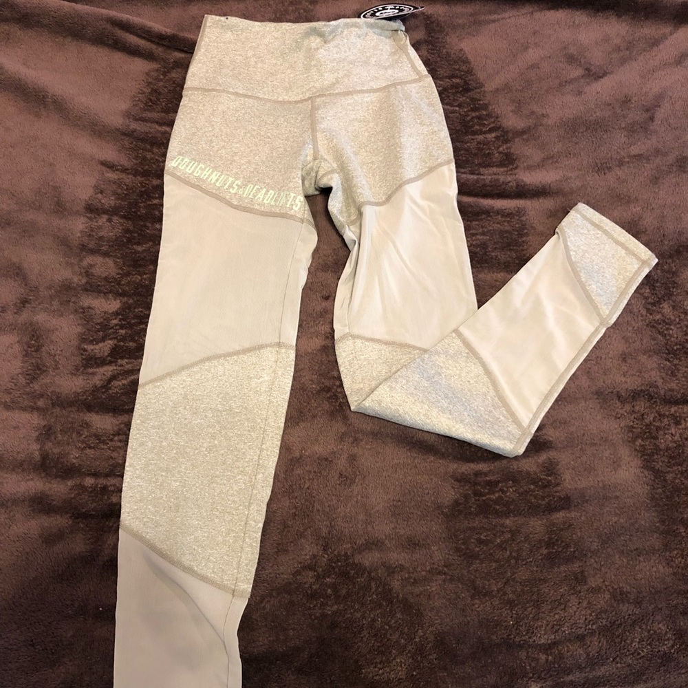 Mesh workout leggings